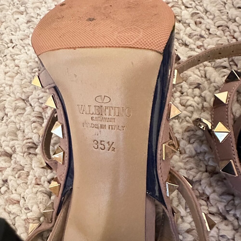 VALENTINO Rockstud T-Strap Pump - Picture 3 of 6